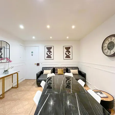 81 - Luxe Sebastopol