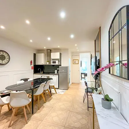 81 - Luxe Sebastopol *