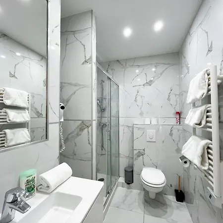 81 - Luxe Sebastopol Apartamento *