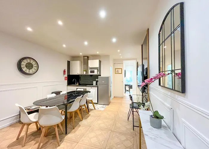 81 - Luxe Sebastopol *